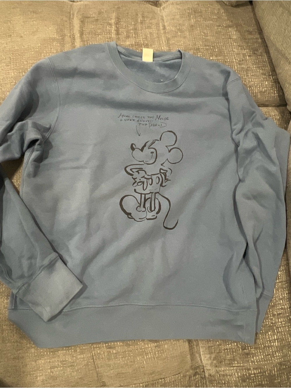 UNIQLO UT x Disney "Here Comes the Mouse" crewneck sweatshirt. E7